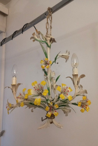Particolare lampadario vintage