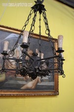 Lampadario a 12 luci in ferro